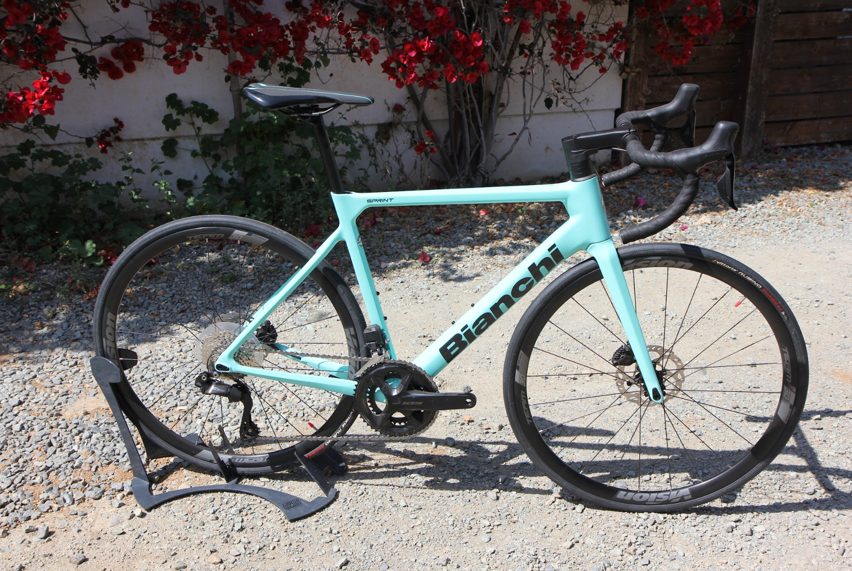 Bianchi Sprint 105 Disc Carbon Road Bike 2022